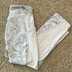 Lululemon size 4 Stylish Gray and White Leggings